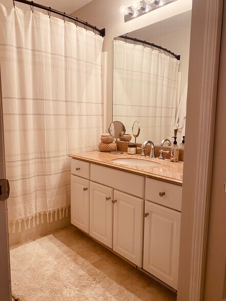 Full bath - 2173 Eagle Trace Ln