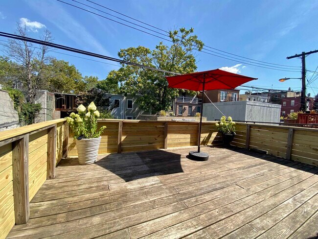 Primary Photo - 284 4th St