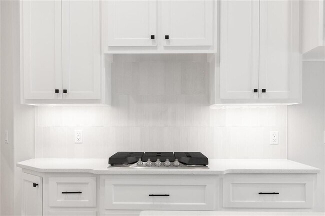 Building Photo - 5716 Lantana Ln