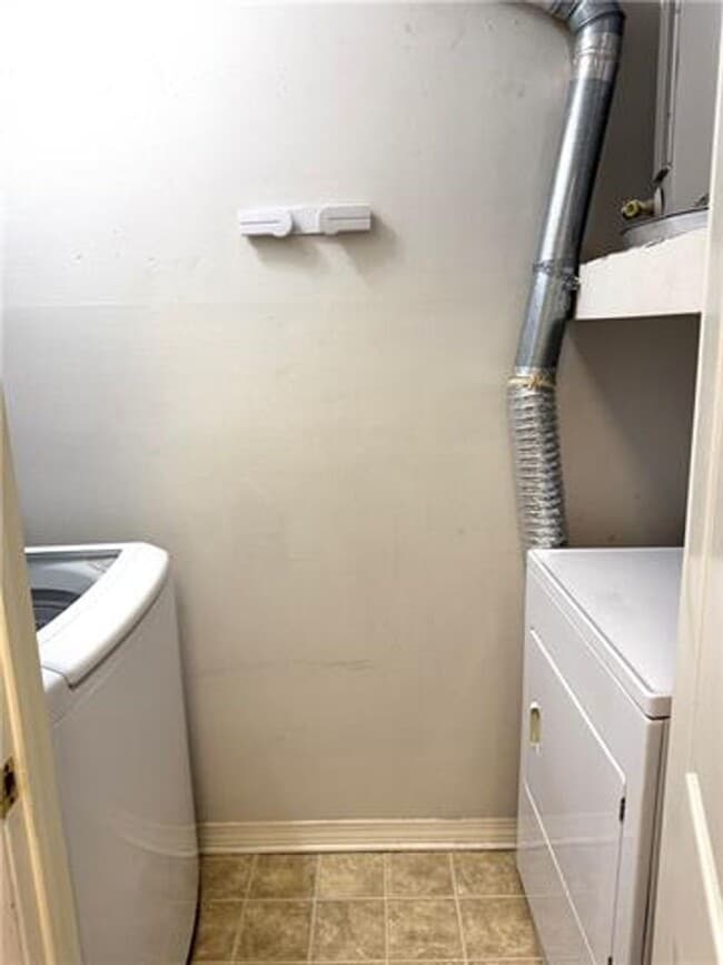 Building Photo - 1 Bedroom, 1 Bathroom Condo, Gated Community