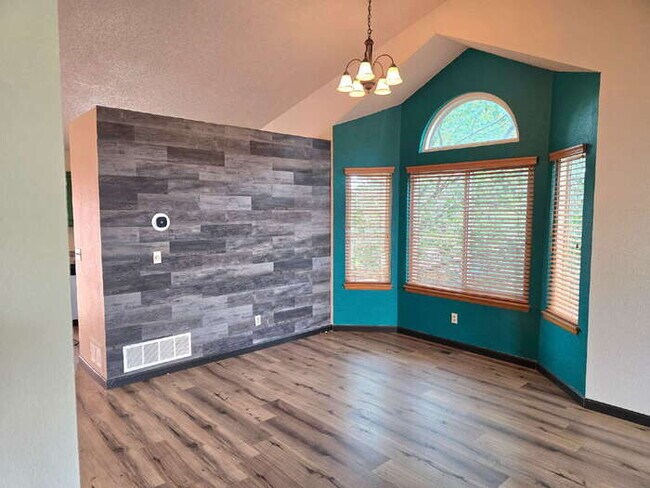 Building Photo - "Charming 4-Bedroom Retreat in Castle Rock with 2.5 Baths, Fenced yard, 2 car attached garage - Y...