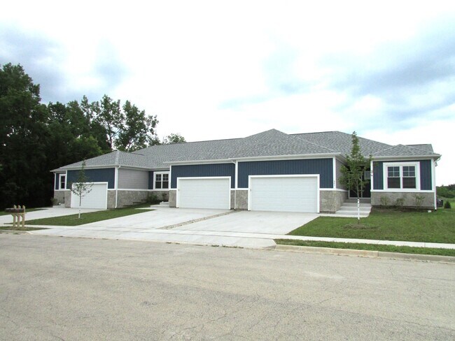 Primary Photo - 981 Meadow Ln