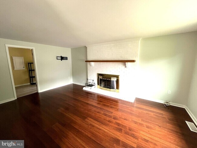 Building Photo - 3907 Harvette Dr