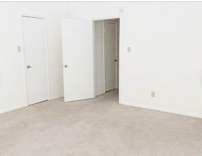 Building Photo - 11203 Shannon Hills Dr