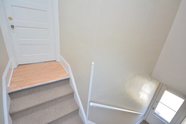 Building Photo - 818/820 Brady