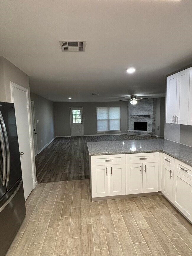 Building Photo - 26019 Leafywood Dr