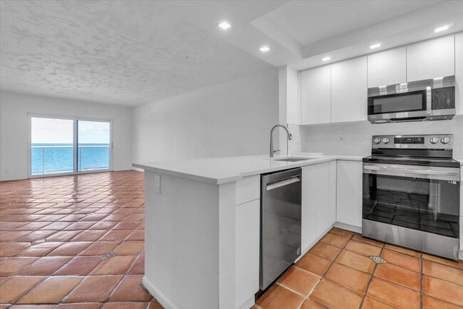 Building Photo - 6000 N Ocean Blvd