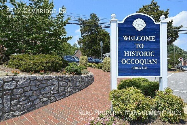 Building Photo - 2912 Cambridge Dr