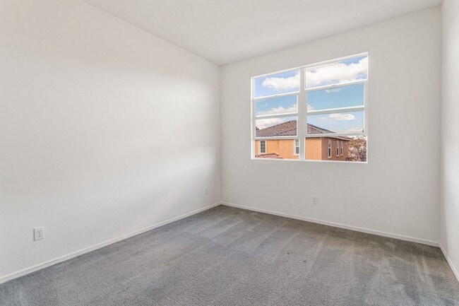 Building Photo - Beautiful 4 Bed 3.5 Bath Home in Great School District!! Located in Montecito.