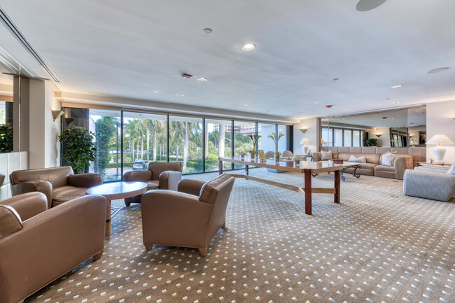 Building Photo - 525 S Flagler Dr