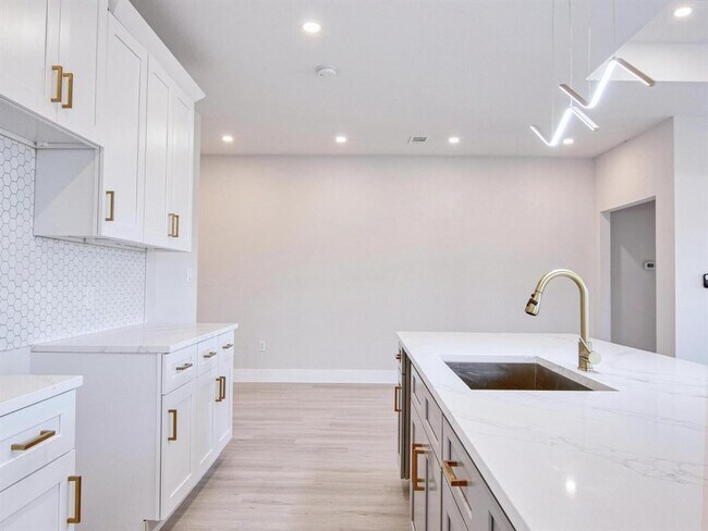 Building Photo - 6581 Rd 5503