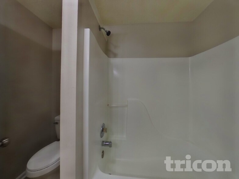 Building Photo - 676 Blue Meadow Dr