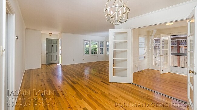Building Photo - 1351 Chestnut St