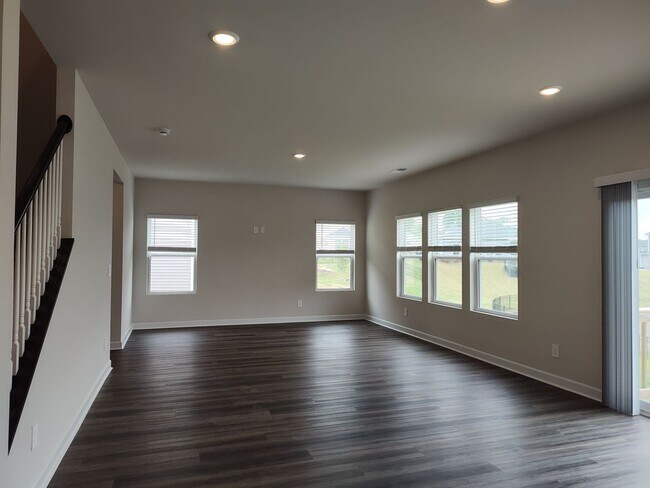 Building Photo - 5 BD/3.5 BA House in Shepherds Landing!