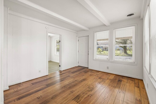 Building Photo - 107 S 9th Ave