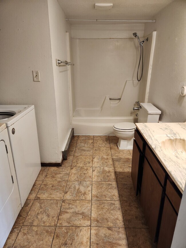 Building Photo - 1022 Higby Dr
