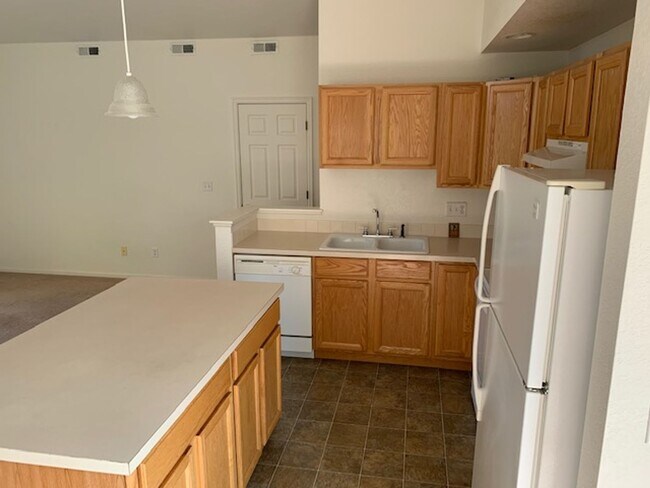 Building Photo - 2nd Floor 2-Bedroom Condo with Mountain Views in Southwest Longmont