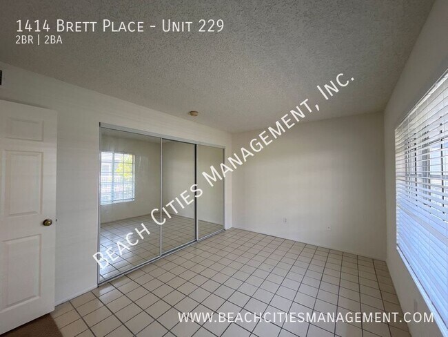 Building Photo - 1414 Brett Pl