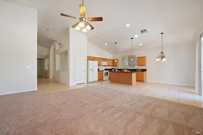 Building Photo - 542 Pyramid Ct