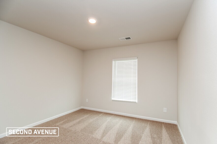 Building Photo - 632 Wild Tulip Ct