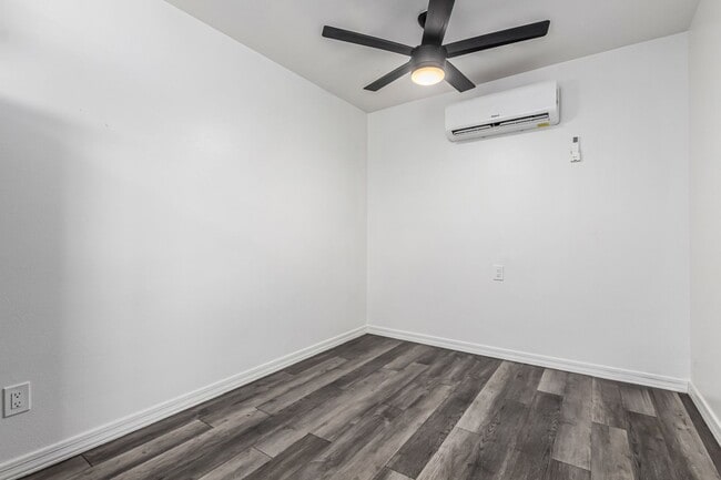 Building Photo - 5517 N 27th Dr