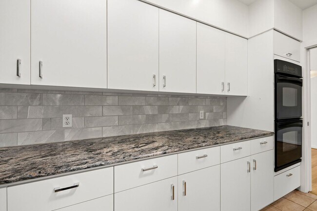 Building Photo - 45 Graystone Terrace