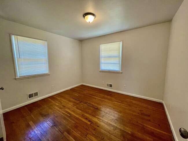 Building Photo - 1522 S Home Ave