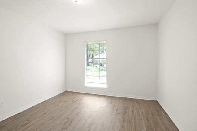 Building Photo - 24607 Green Moss Dr