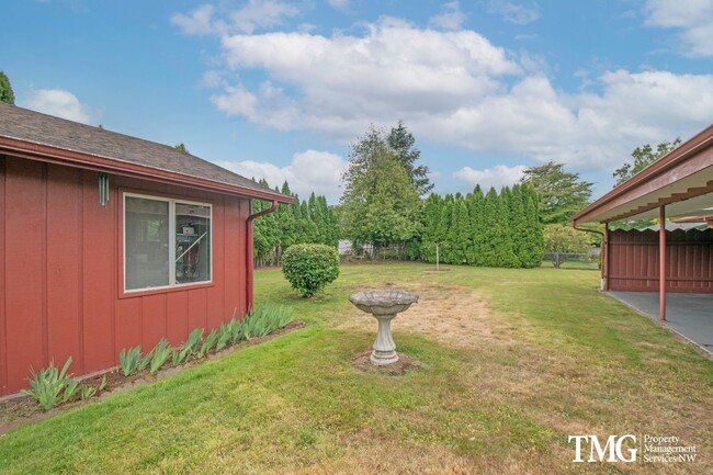 Building Photo - Beautiful Three Bedroom in Great Camas Nei...