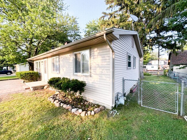 Building Photo - 35381 Dern Dr