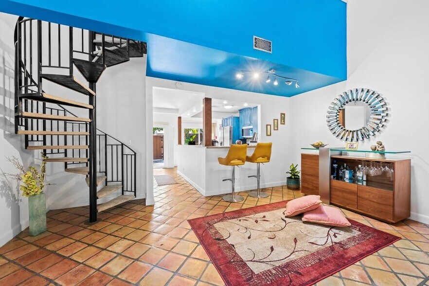 Building Photo - 219 NE 17th Ave