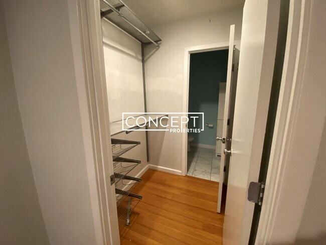 Building Photo - 1661 Washington St