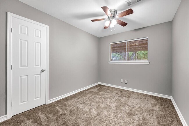 Building Photo - 10914 Twig Dr