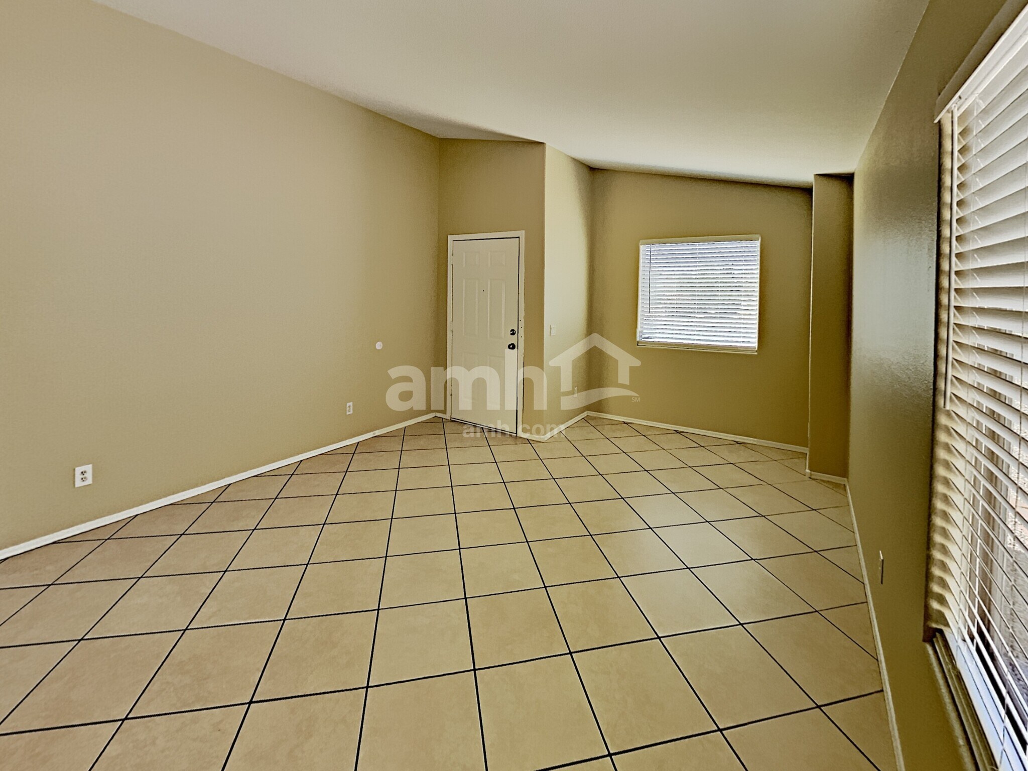 Building Photo - 8418 W Pinchot Ave