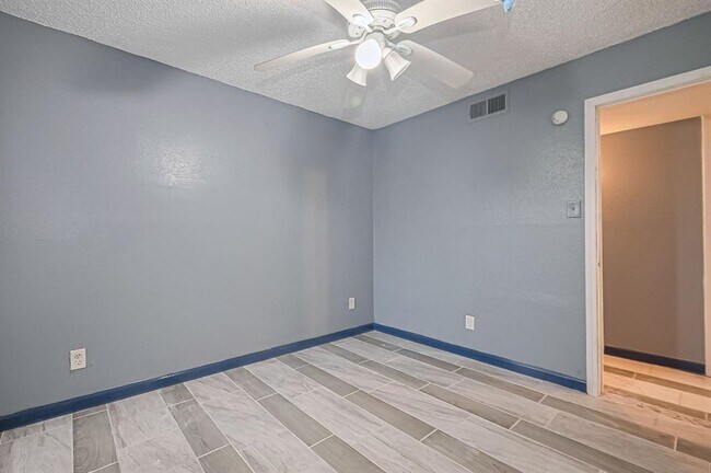 Building Photo - 12615 Brookglade Cir