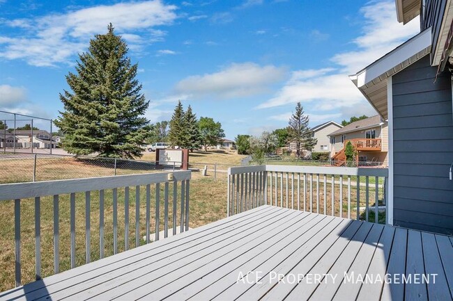 Building Photo - 1227 Clover Ridge Dr