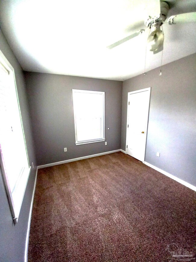 Building Photo - 6858 Olsen Rd