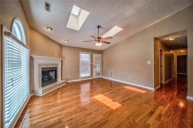 Building Photo - 215 Arbor Wy