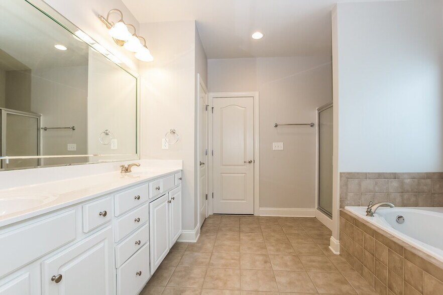 Building Photo - 494 Strawberry Walk