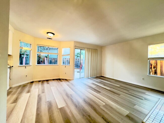 Building Photo - 479 Tioga Ct