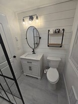 Building Photo - 326 Bristol St