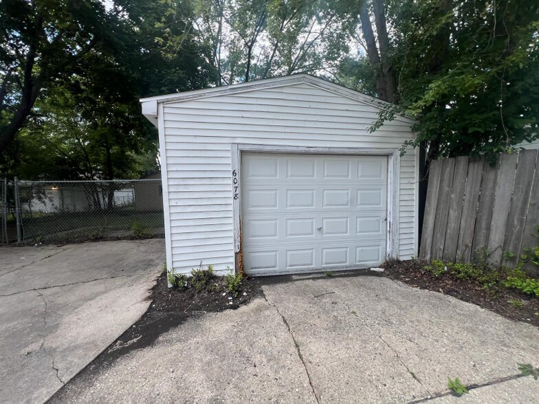 Building Photo - 6078 N 39th St