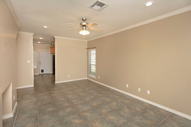 Building Photo - 411 Montauk Ct