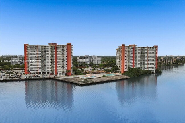 Building Photo - 1301 NE Miami Gardens Dr