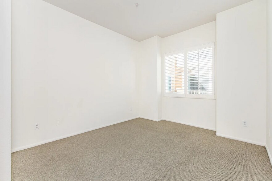 Building Photo - 4060 Glencoe Ave