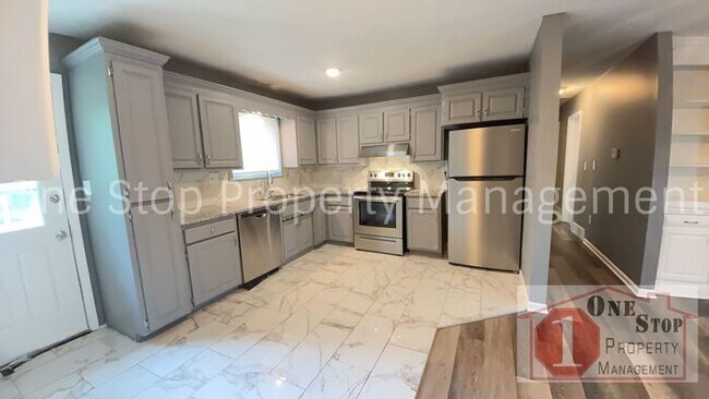 Building Photo - 4-bedroom, 2.5-bathroom in Raytown