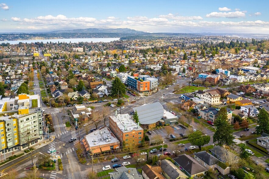 Building Photo - 2811 18th Ave S