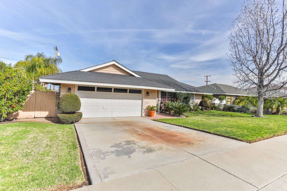 Building Photo - 205 E Old Mill Rd