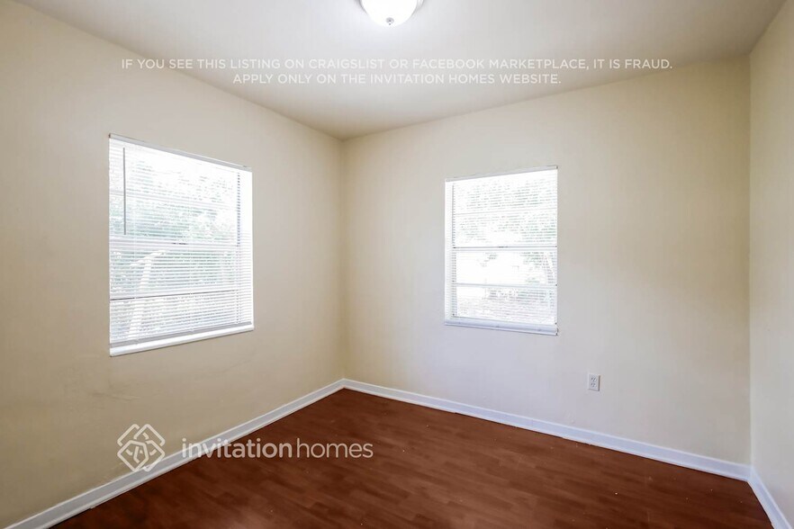 Building Photo - 1815 NE 178th St