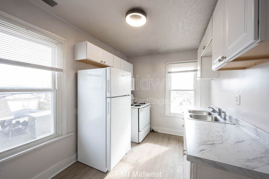 Building Photo - 2211 E New York St